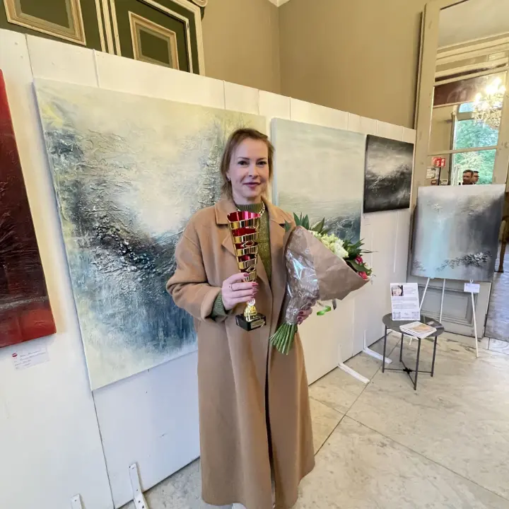 Yelena Bondarenko wint de groepsexpositie 'Artpoint Vlaanderen' 2025 in Kasteel Borluut, Gent. Ontdek hoe haar unieke kunststijl haar tot een toonaangevende kunstenaar maakt.