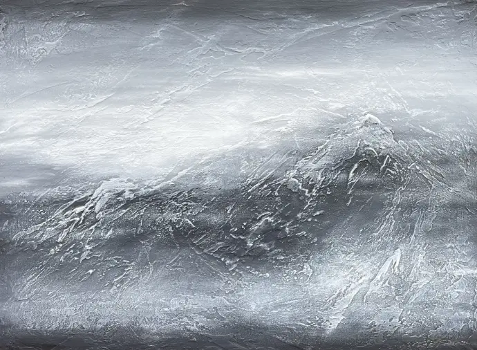 Hidden Summit (60x80cm) van Yelena Bondarenko. Een abstract berglandschap met een focus op stilte en licht. Vraag informatie aan.