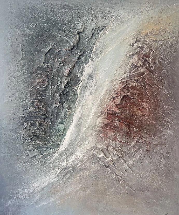Through the Silence, 120×100 cm, linnen, structuurpasta, gedempte blauw-oker tonen, ovale vormen.