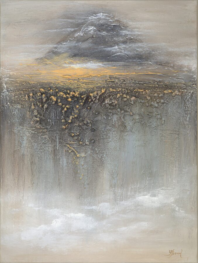Abstract schilderij "Volcanic Dawn" van Yelena Bondarenko, 80×60 cm: grijze berg boven een gouden band en verticale stromen
