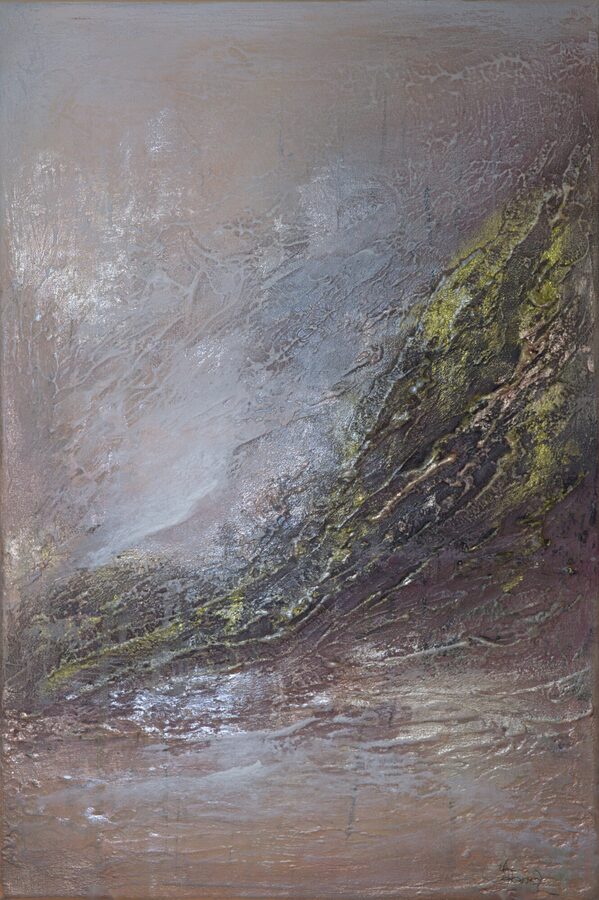 Abstract schilderij "Breath of Winter" van Yelena Bondarenko, 60×40 cm: grijze helling met groen en wit in winterse nevel